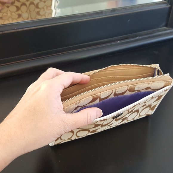 COACH Signature wallet wristlet - Picture 4 of 8